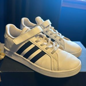 Adidas Grand Court Shoes